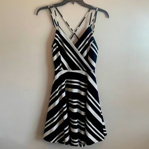 New black and white Romeo + Juliet couture strappy dress SIZE MED